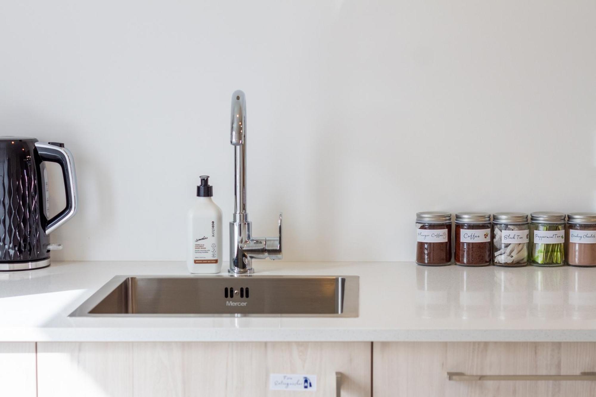 Prime Locale: Studio With Balcony Christchurch Exterior foto